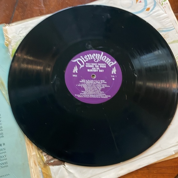Walt Disney presents Winnie the Pooh and the Blustery Day album LP w/ storybook - Picture 16 of 16